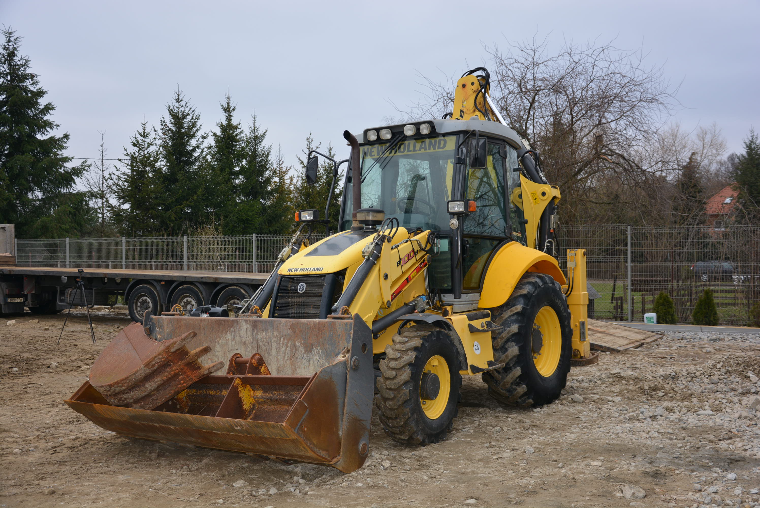 NEW HOLLAND B100B KOPARKO-ŁADOWARKA - KM Rent